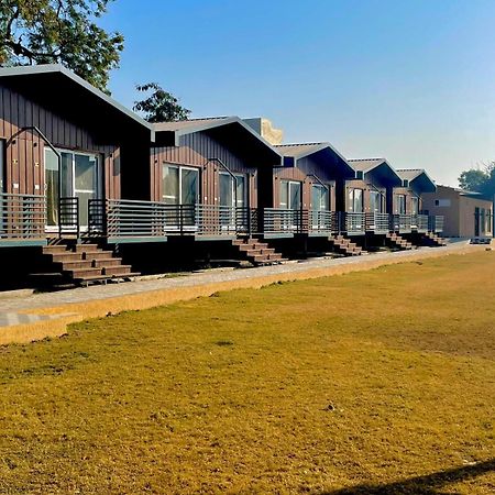 Vrindavan Greens Resort Udaipur Buitenkant foto