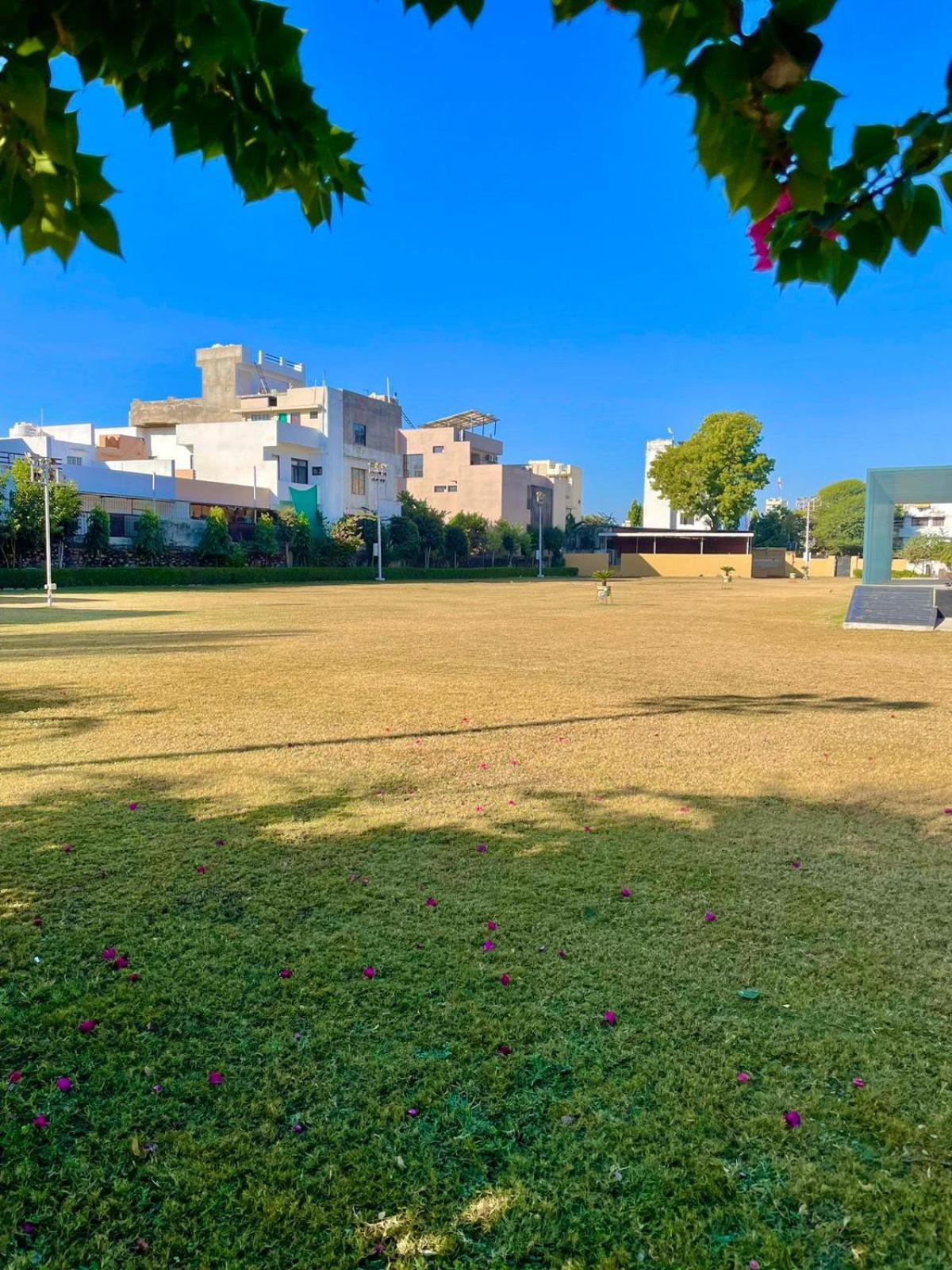 Vrindavan Greens Resort Udaipur Buitenkant foto